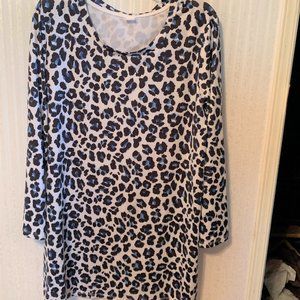 WOMENS - sz XL NANU dress white w/ blue & black leopard print, tunic long sleeve